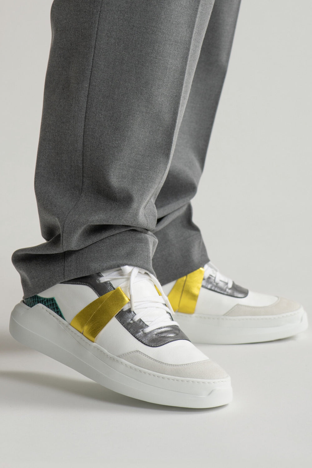 G225 : Émeraude - White smooth leather sneakers with gray, yellow, and green inserts